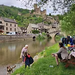 Hébergement de vacances Dans Un Village D’exception *